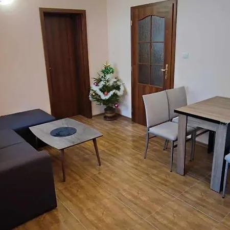 Evrika Forest アパート *